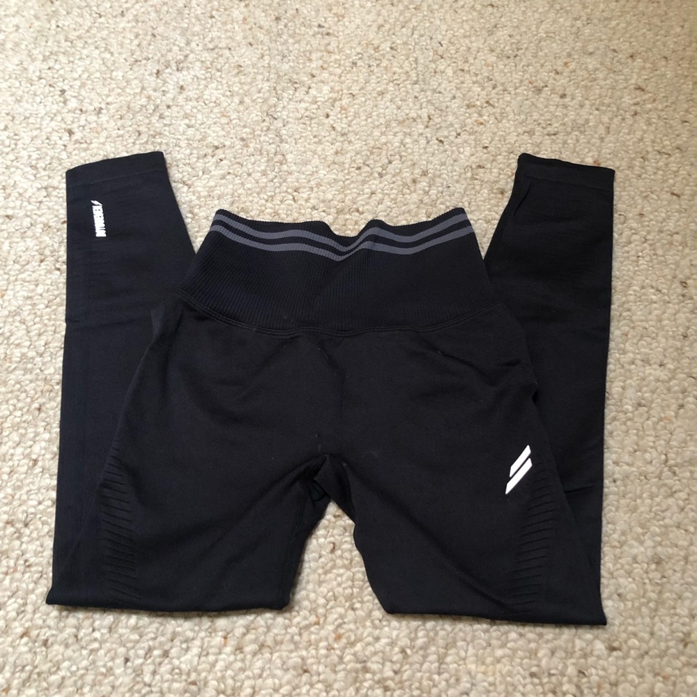 DOYOUEVEN SCRUNCH BUM LEGGINGS SIZE SMALL